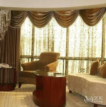 צ'נגדו Wu Liang Ye Grand Hotel מראה חיצוני תמונה